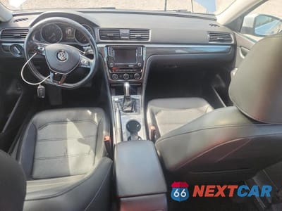 Zdjęcie 8 z 13 samochodu: 2018 VOLKSWAGEN PASSAT SE VIN:1VWBA7A37JC027006 - miniatura