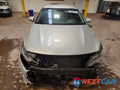 Piąte zdjęcie samochodu w środku: 2019 KIA OPTIMA LX VIN:5XXGT4L3XKG345167 - miniatura