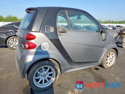 Trzecie zdjęcie samochodu z tyłu: 2016 SMART CARS FORTWO VIN:WMEEJ9AA7GK845619 - miniatura