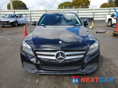 Piąte zdjęcie samochodu w środku: 2017 MERCEDES-BENZ C 300 VIN:55SWF4JB6HU203826 - miniatura