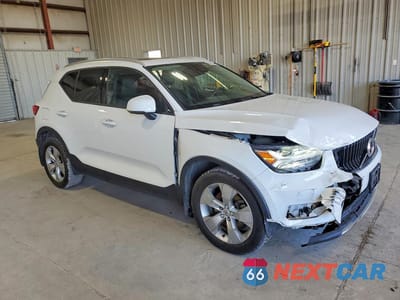 Czwarte zdjęcie samochodu z boku: 2019 VOLVO XC40 T5 MOMENTUM VIN:YV4162UK5K2047717 - miniatura