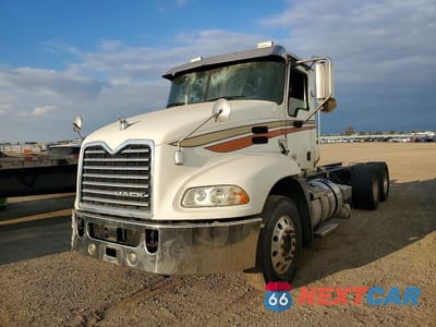 Drugie zdjęcie samochodu z przodu: 2018 MACK CXU613 TRUCK CAB AND CHASSIS VIN:1M2AW07C9JM089222 - miniatura