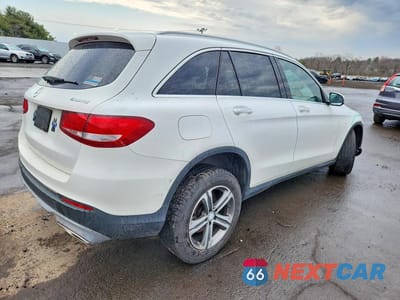 Trzecie zdjęcie samochodu z tyłu: 2016 MERCEDES-BENZ GLC 300 4MATIC VIN:WDC0G4KB4GF075089 - miniatura