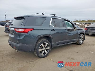 Trzecie zdjęcie samochodu z tyłu: 2018 CHEVROLET TRAVERSE LT VIN:1GNEVHKW3JJ221991 - miniatura