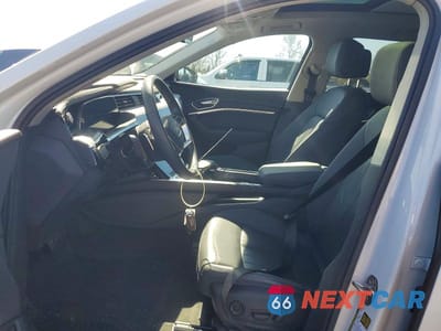 Zdjęcie 7 z 12 samochodu: 2022 AUDI E-TRON PREMIUM VIN:WA1AAAGE2NB043236 - miniatura