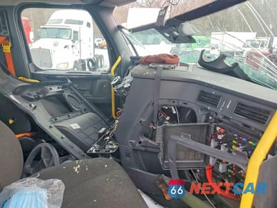 Piąte zdjęcie samochodu w środku: 2023 FREIGHTLINER CASCADIA 116 TRUCK CAB AND CHASSIS VIN:3AKJHTDV2PSNK5894 - miniatura