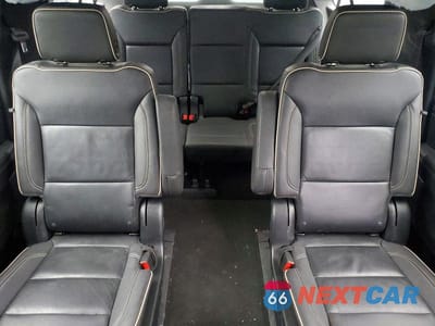 Zdjęcie 10 z 14 samochodu: 2023 CHEVROLET SUBURBAN C1500 PREMIER VIN:1GNSCFKD4PR421476 - miniatura