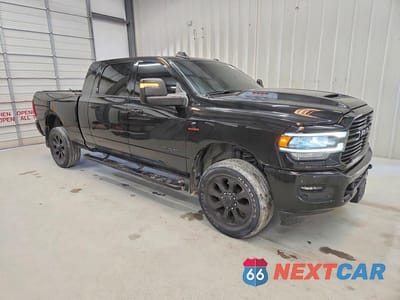 Czwarte zdjęcie samochodu z boku: 2024 RAM 2500 LARAMIE VIN:3C6UR5NL9RG126557 - miniatura