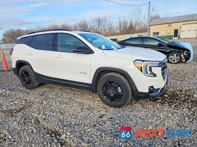 Czwarte zdjęcie samochodu z boku: 2023 GMC TERRAIN AT4 VIN:3GKALYEG7PL175847 - miniatura