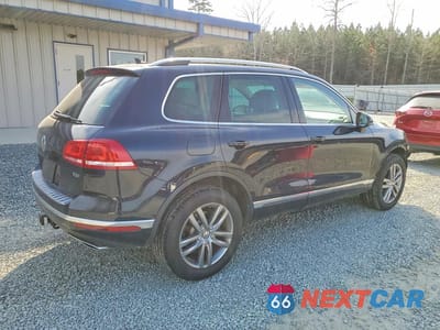 Trzecie zdjęcie samochodu z tyłu: 2016 VOLKSWAGEN TOUAREG TDI VIN:WVGEP9BP7GD004254 - miniatura