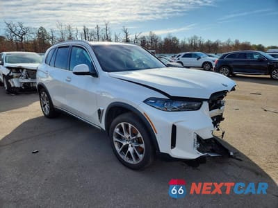 Czwarte zdjęcie samochodu z boku: 2025 BMW X5 XDRIVE40I VIN:5UX23EU01S9W98560 - miniatura