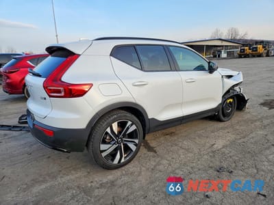 Trzecie zdjęcie samochodu z tyłu: 2025 VOLVO XC40 PLUS VIN:YV4L12UC5S2458650 - miniatura