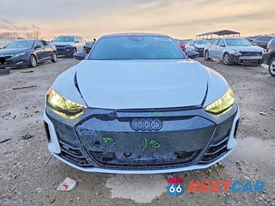 Piąte zdjęcie samochodu w środku: 2022 AUDI RS E-TRON GT VIN:WAUAHBFW9N7904638 - miniatura