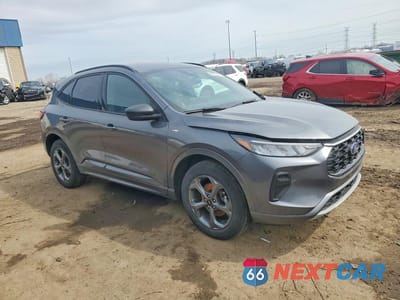Czwarte zdjęcie samochodu z boku: 2023 FORD ESCAPE ST LINE VIN:1FMCU9MNXPUA90655 - miniatura