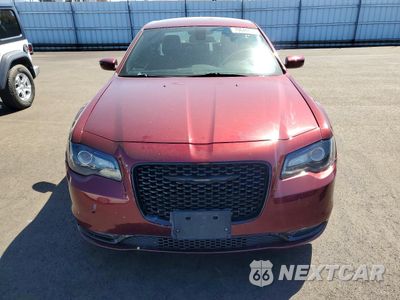 Piąte zdjęcie samochodu w środku: 2019 CHRYSLER 300 S VIN:2C3CCABG3KH562885 - miniatura