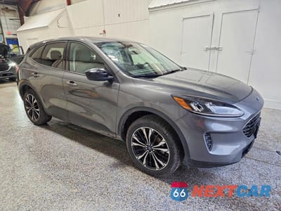 Czwarte zdjęcie samochodu z boku: 2022 FORD ESCAPE SE VIN:1FMCU9G64NUA83265 - miniatura