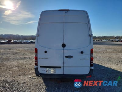 Zdjęcie 6 z 12 samochodu: 2014 MERCEDES BENZ SPRINTER 2500 VIN:WD3PE7DC3E5921517 - miniatura