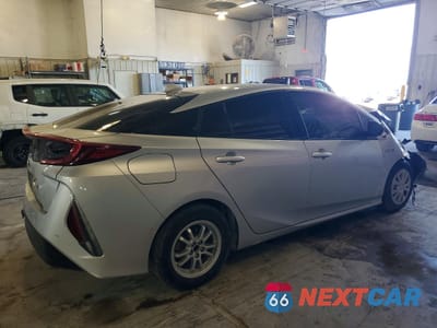 Trzecie zdjęcie samochodu z tyłu: 2017 TOYOTA PRIUS PRIME ADVANCED VIN:JTDKARFP8H3055546 - miniatura