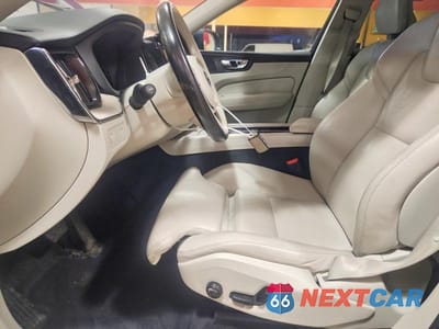 Zdjęcie 7 z 12 samochodu: 2018 VOLVO XC60 T5 INSCRIPTION VIN:YV4102RL9J1027882 - miniatura