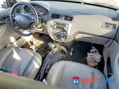 Zdjęcie 8 z 12 samochodu: 2005 FORD FOCUS ZX5 VIN:3FAFP37NX5R150378 - miniatura
