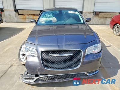 Piąte zdjęcie samochodu w środku: 2015 CHRYSLER 300 LIMITED VIN:2C3CCAAG2FH813922 - miniatura