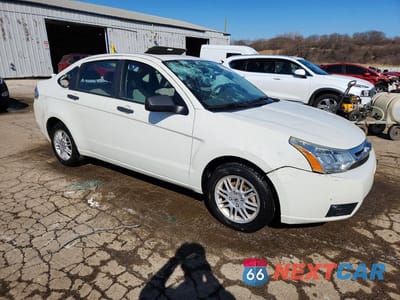 Czwarte zdjęcie samochodu z boku: 2010 FORD FOCUS SE VIN:1FAHP3FN2AW190505 - miniatura