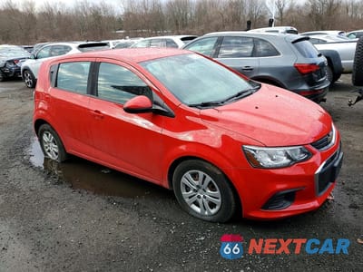 Czwarte zdjęcie samochodu z boku: 2020 CHEV SONIC VIN:1G1JG6SB5L4128984 - miniatura