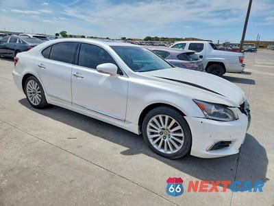 Czwarte zdjęcie samochodu z boku: 2014 LEXUS LS 460 BASE VIN:JTHCL5EF5E5022213 - miniatura