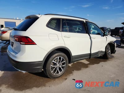 Trzecie zdjęcie samochodu z tyłu: 2021 VOLKSWAGEN TIGUAN S VIN:3VV1B7AX5MM127933 - miniatura