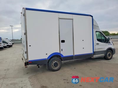Trzecie zdjęcie samochodu z tyłu: 2022 FORD TRANSIT DELIVERY TRUCK VIN:1FDBW5Z85NKA01682 - miniatura