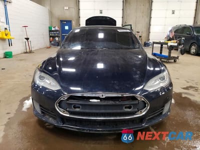 Piąte zdjęcie samochodu w środku: 2012 TESLA MODEL S VIN:5YJSA1CN8CFP03063 - miniatura