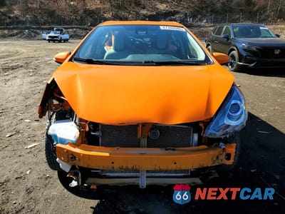Piąte zdjęcie samochodu w środku: 2017 TOYOTA PRIUS C ONE VIN:JTDKDTB33H1592358 - miniatura