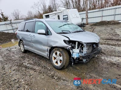 Czwarte zdjęcie samochodu z boku: 2017 TOYOTA SIENNA LE VIN:5TDKZ3DC2HS833862 - miniatura