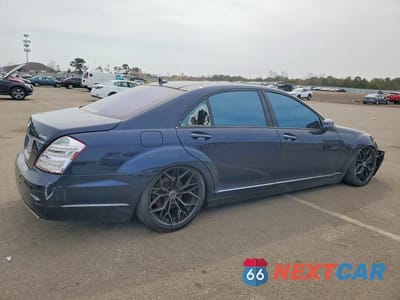 Trzecie zdjęcie samochodu z tyłu: 2013 MERCEDES-BENZ S 550 4MATIC VIN:WDDNG9EB0DA526067 - miniatura