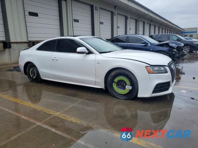 Czwarte zdjęcie samochodu z boku: 2009 AUDI S5 VIN:WAURV78T99A035365 - miniatura
