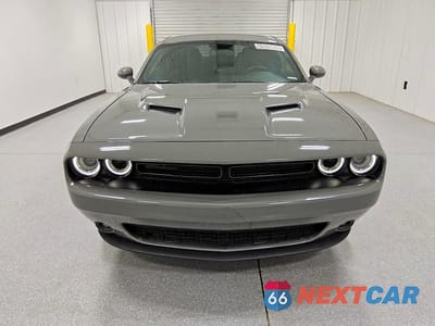 Piąte zdjęcie samochodu w środku: 2023 DODGE CHALLENGER SXT VIN:2C3CDZAG1PH658602 - miniatura