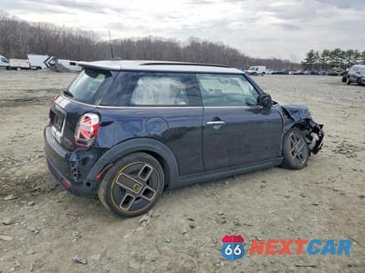Trzecie zdjęcie samochodu z tyłu: 2021 MINI COOPER SE VIN:WMWXP3C01M2N88442 - miniatura