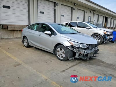 Czwarte zdjęcie samochodu z boku: 2018 CHEVROLET CRUZE LS VIN:1G1BC5SM3J7243834 - miniatura
