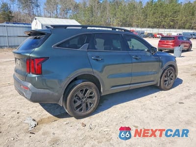 Trzecie zdjęcie samochodu z tyłu: 2022 KIA SORENTO X-LINE S VIN:5XYRLDLC8NG129634 - miniatura