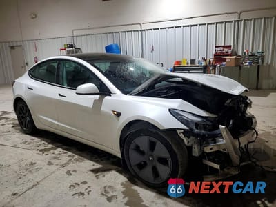 Czwarte zdjęcie samochodu z boku: 2022 TESLA MODEL 3 VIN:5YJ3E1EA2NF170410 - miniatura