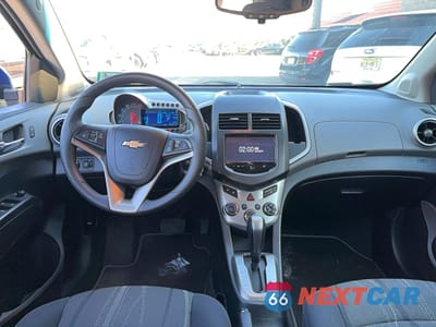 Zdjęcie 9 z 10 samochodu: 2014 CHEVROLET SONIC LT VIN:1G1JC6SB0E4179954 - miniatura
