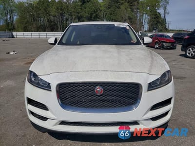 Piąte zdjęcie samochodu w środku: 2017 JAGUAR F-PACE PREMIUM VIN:SADCJ2BN7HA085394 - miniatura