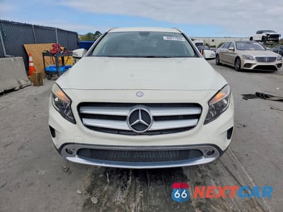 Piąte zdjęcie samochodu w środku: 2015 MERCEDES-BENZ GLA 250 4MATIC VIN:WDCTG4GB7FJ181960 - miniatura