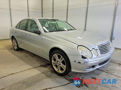 Czwarte zdjęcie samochodu z boku: 2006 MERCEDES-BENZ E 350 VIN:WDBUF56J66A915918 - miniatura