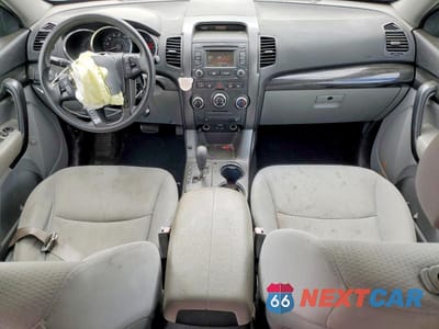Zdjęcie 8 z 13 samochodu: 2013 KIA SORENTO LX VIN:5XYKT4A68DG383700 - miniatura