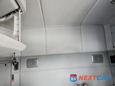 Zdjęcie 6 z 10 samochodu: 2019 KENWORTH T680 SEMI TRUCK VIN:1XKYA48X6KJ289492 - miniatura