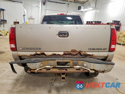 Zdjęcie 6 z 11 samochodu: 2001 CHEVROLET SILVERADO K1500 VIN:1GCEK19T71E121793 - miniatura