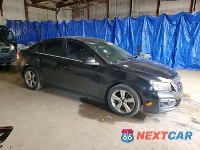 Czwarte zdjęcie samochodu z boku: 2015 CHEVROLET CRUZE LT VIN:1G1PE5SB5F7149945 - miniatura