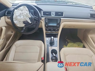 Zdjęcie 8 z 12 samochodu: 2016 VOLKSWAGEN PASSAT SE VIN:1VWBT7A30GC067415 - miniatura