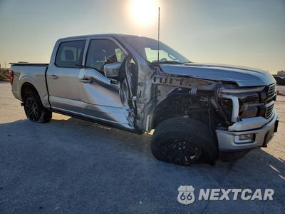Czwarte zdjęcie samochodu z boku: 2025 FORD F150 PLATINUM VIN:1FTFW7L8XSFB48885 - miniatura